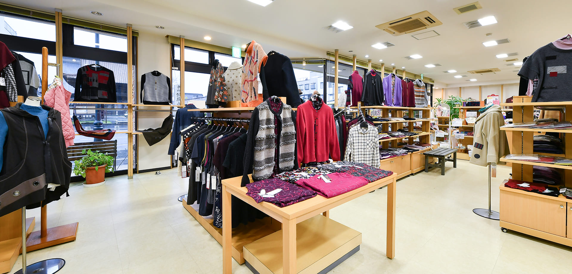 ファッションプラザよしむら福井県鯖江市｜婦人服・ワコール・学生服販売｜ファッションプラザよしむら｜福井県鯖江市の学生服取扱店（鯖江東小・進徳小・惜陰小・豊小・鯖江中）